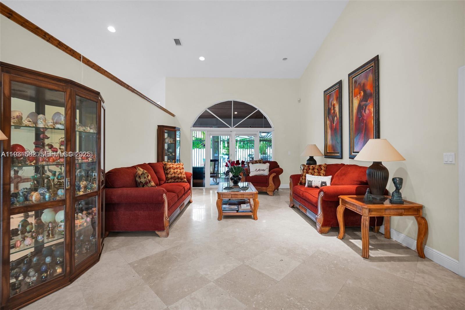 5750 Southwest 67th Avenue – photo 5