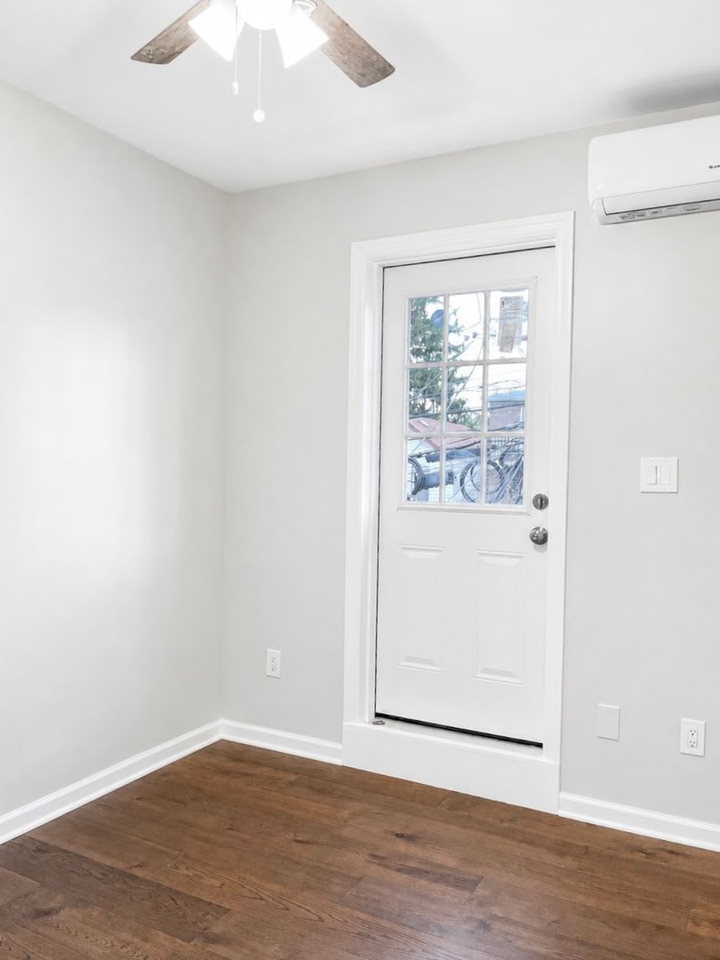 Brand New Luxury 3BR Top Floor Apartment – photo 4