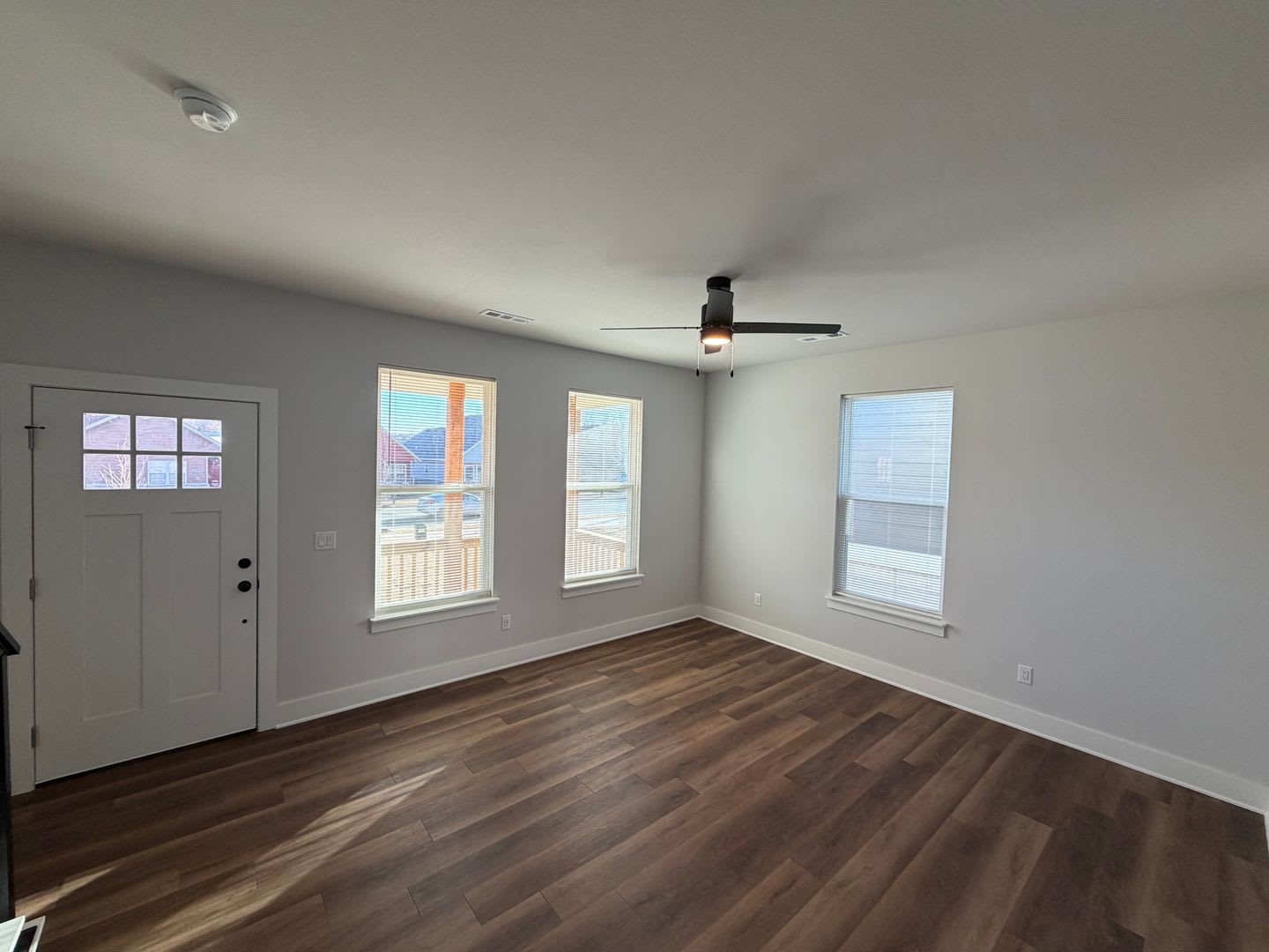 1043 Laramie – photo 3