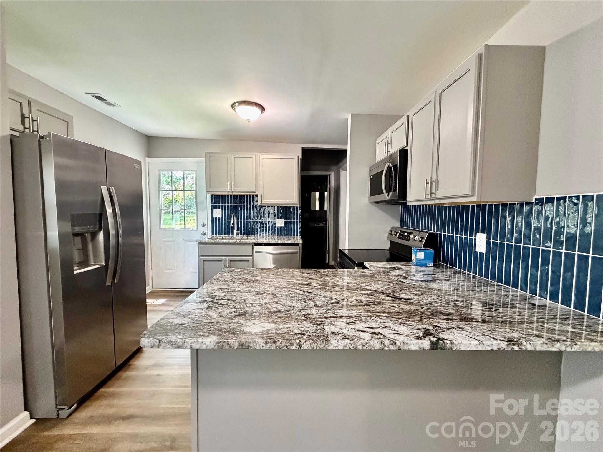457 Fewell Street – photo 3