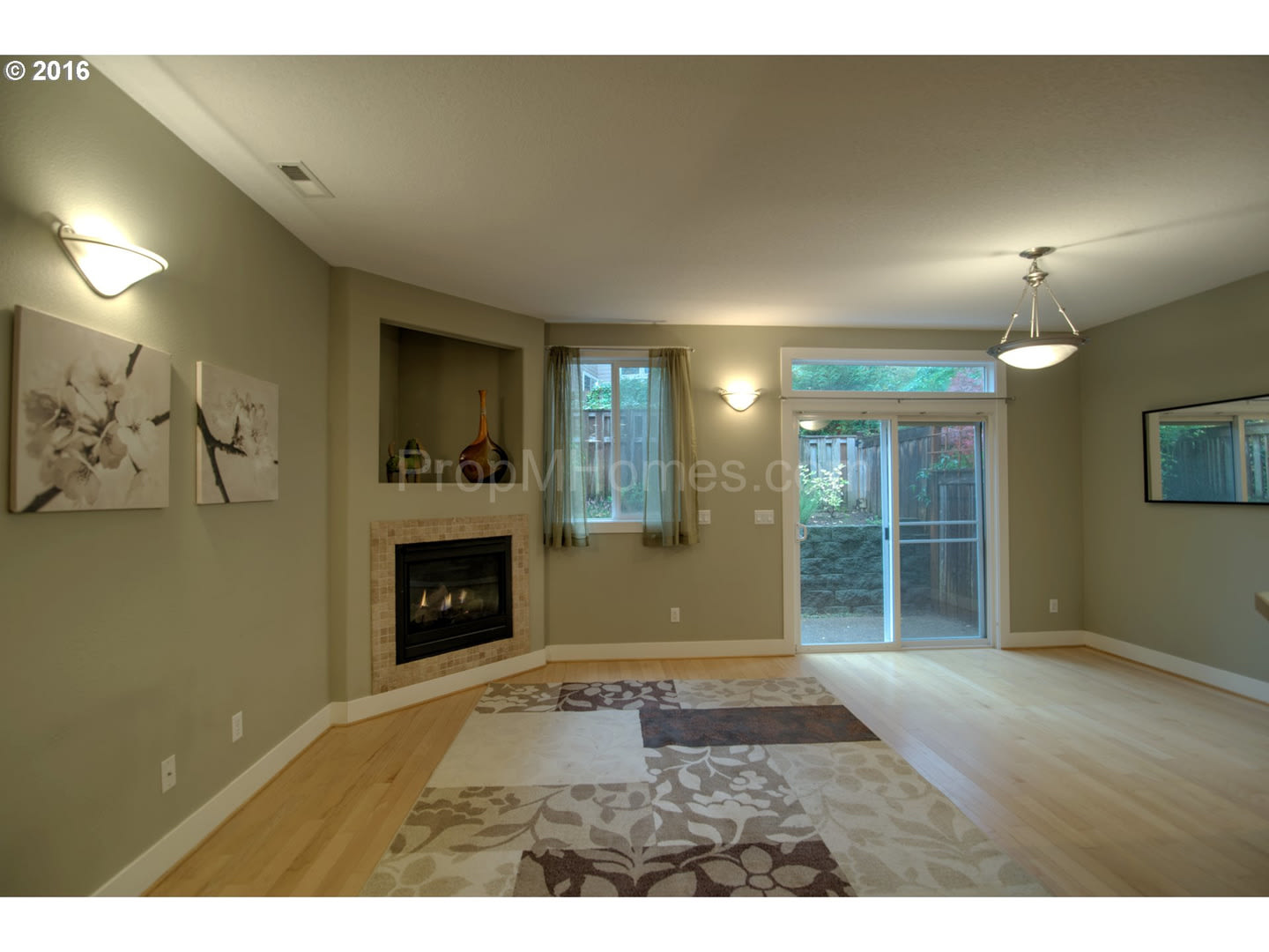 Excellent Beaverton Three Bedroom Townhome in Murray Grove! – photo 3