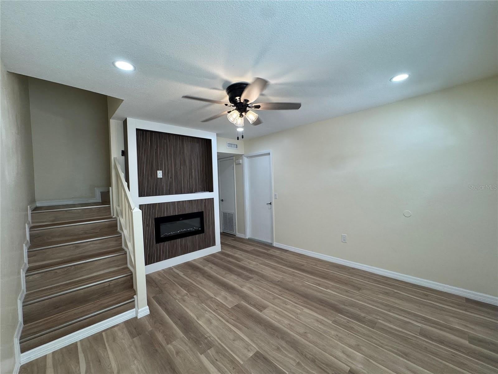 665 W JUNIATA Street – photo 2