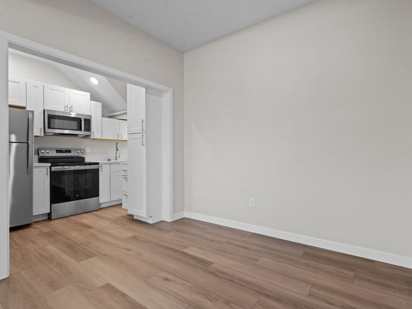 One Bedroom Ground Floor Unit For Rent – photo 5