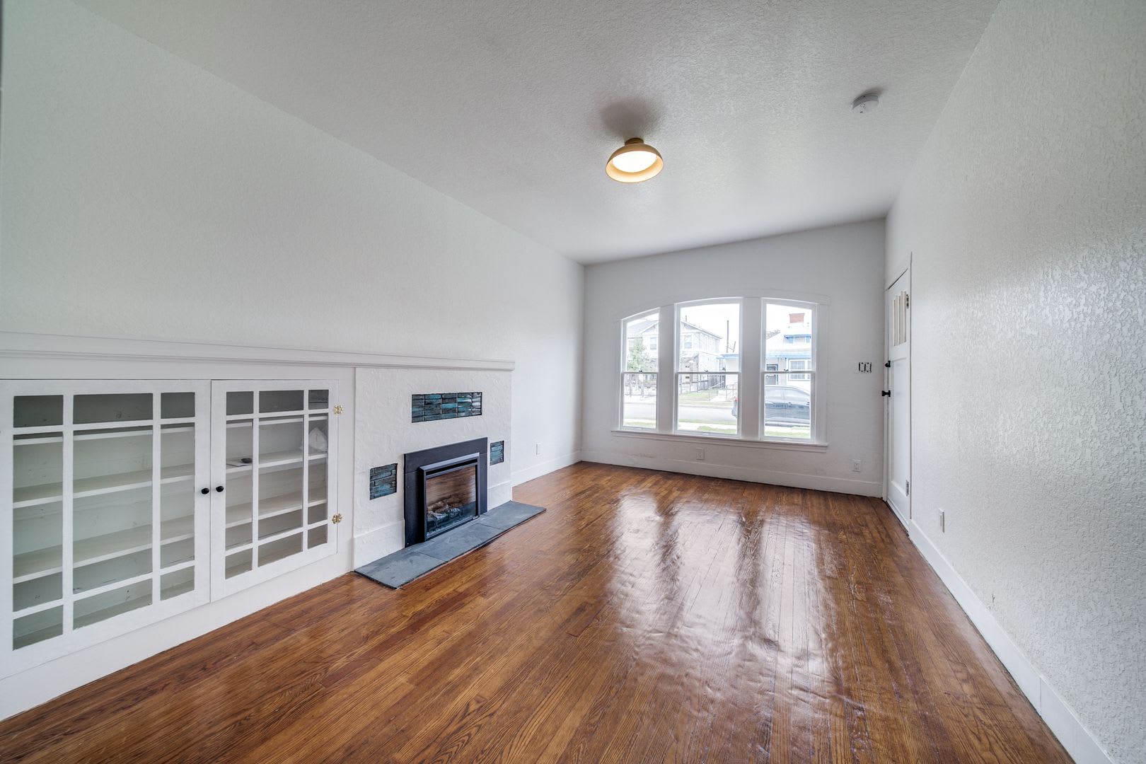 RENOVATED 3-BEDROOM DUPLEX IN TOBIN HILL – photo 3
