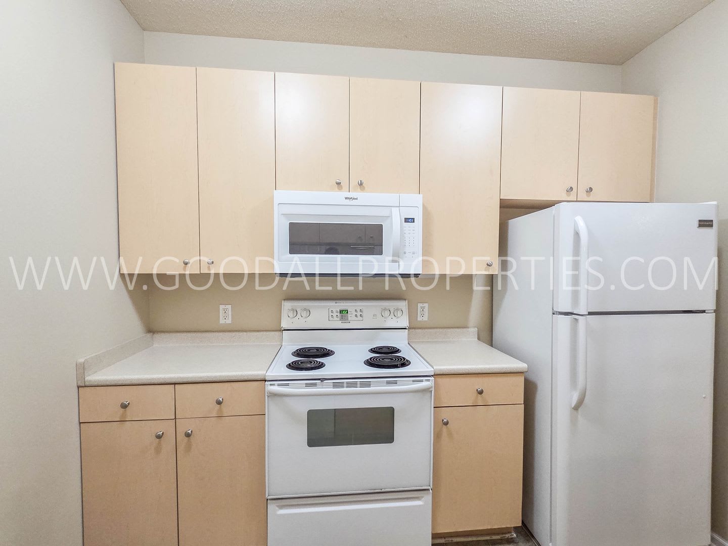 3 Bedroom 2 Bath Low Maintenance Waukee Condo With Garage – photo 4