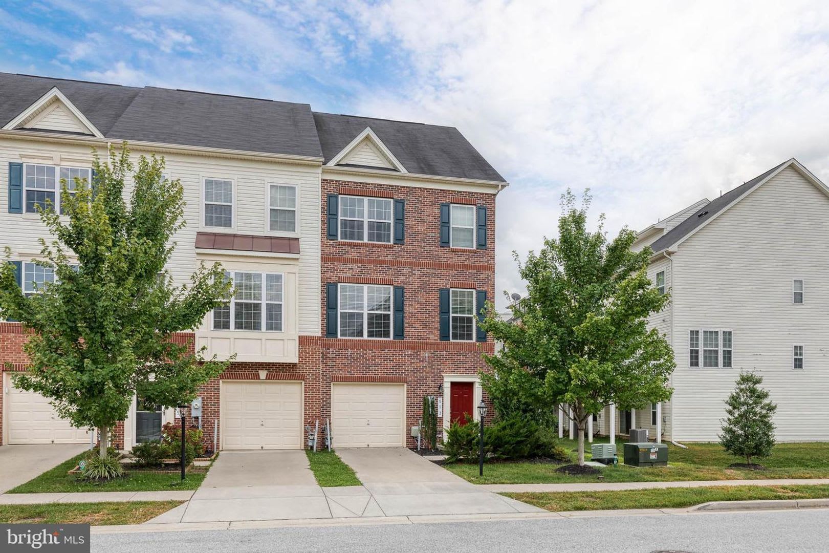 Welcome To 513 Bluffton Drive A 3Bd 2 2Bth Townhome In The Highly Sought After Tanyard Springs Community – photo 2