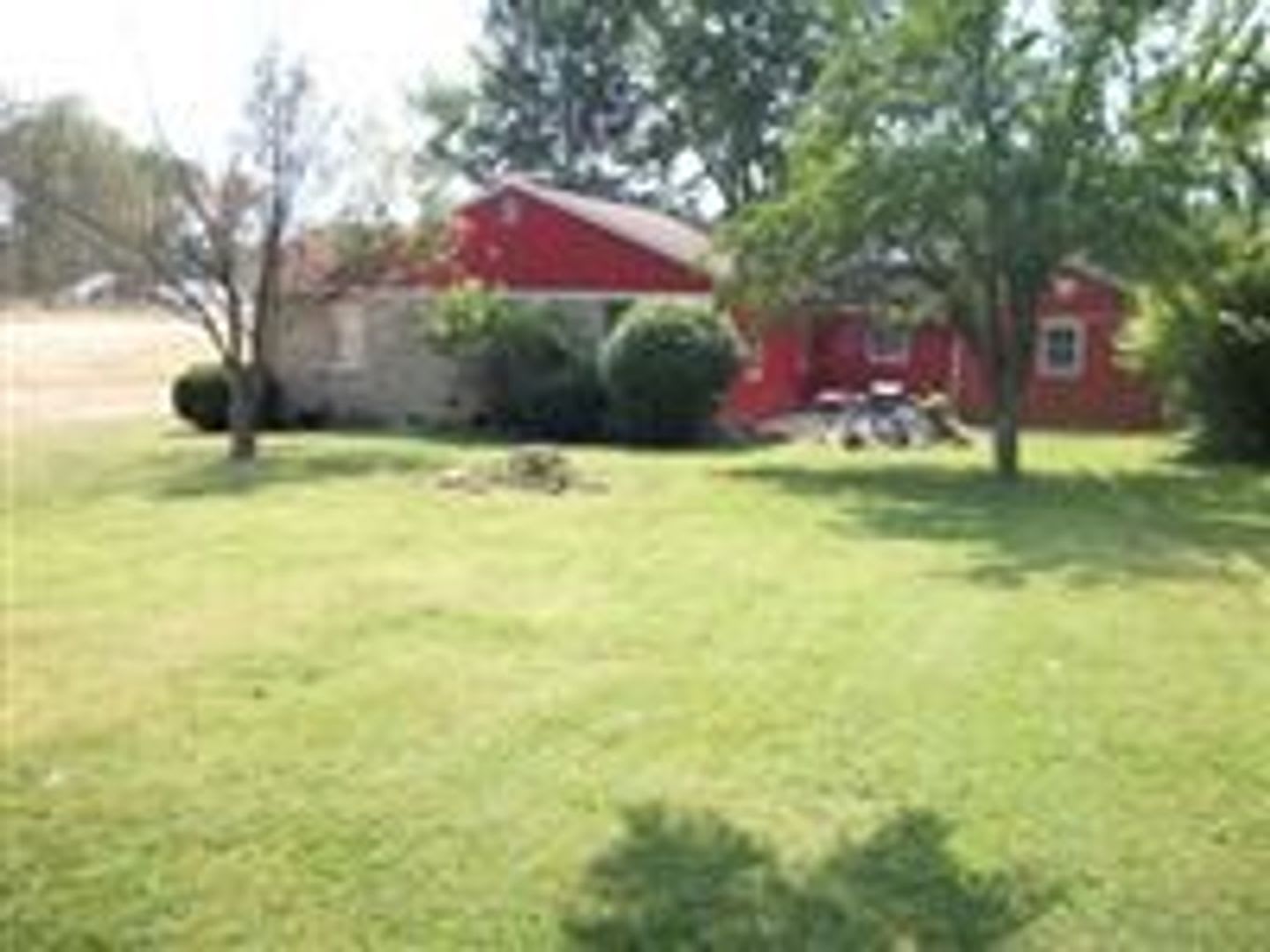 Will go fast! 3 BED house across from Memorial Stadium! – photo 3