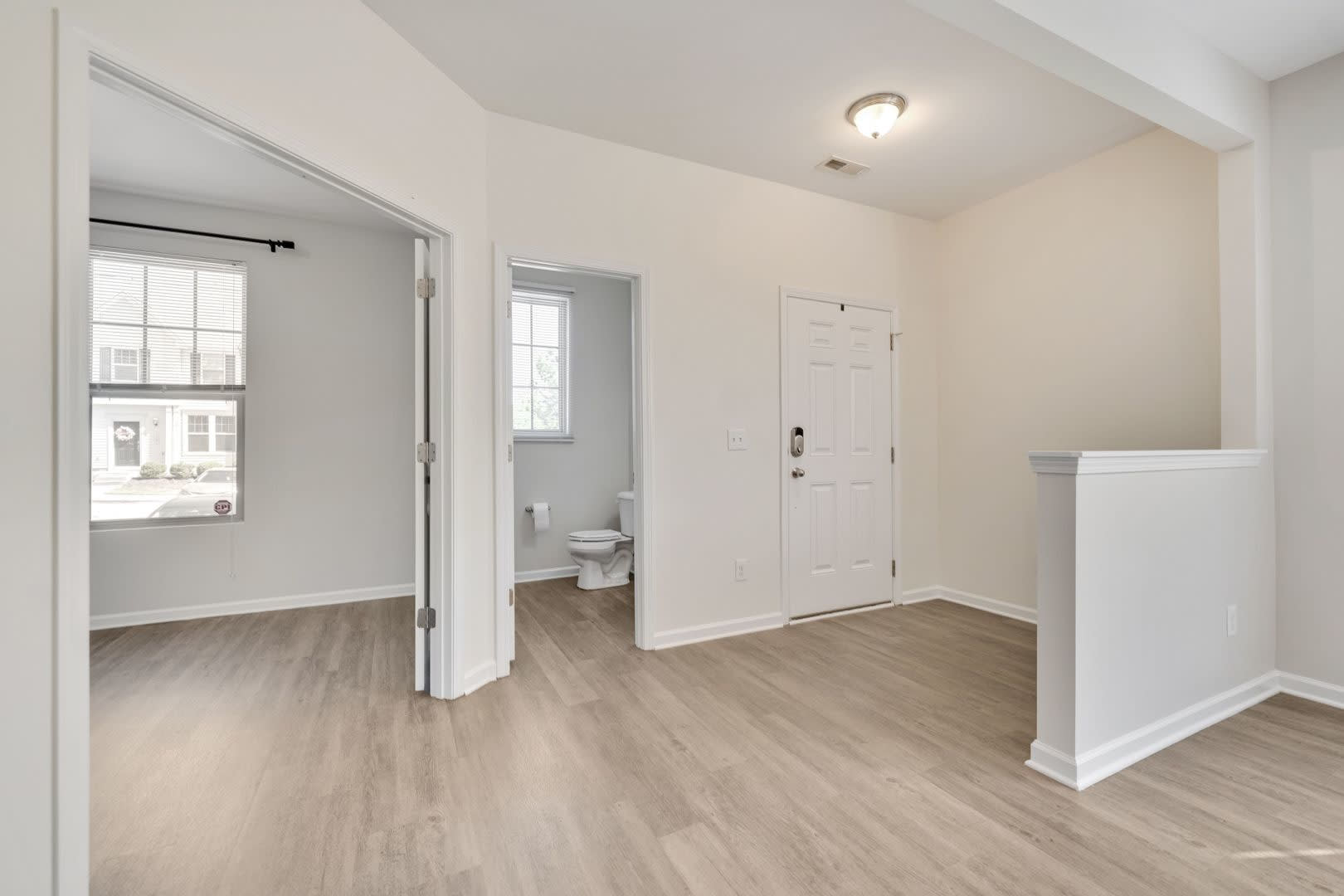 Gorgeous 3 Bedroom 2 5 Bath Townhouse In Rustica Oaks – photo 2
