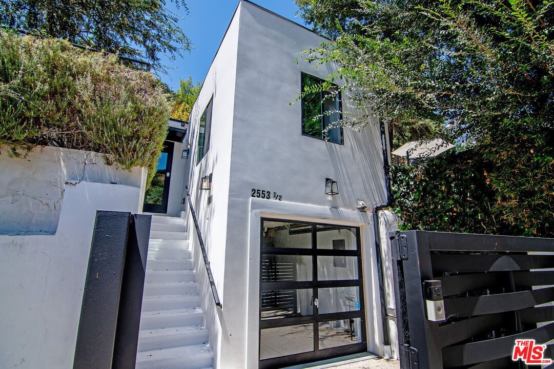2553 1/2 Glen Green St – photo 2