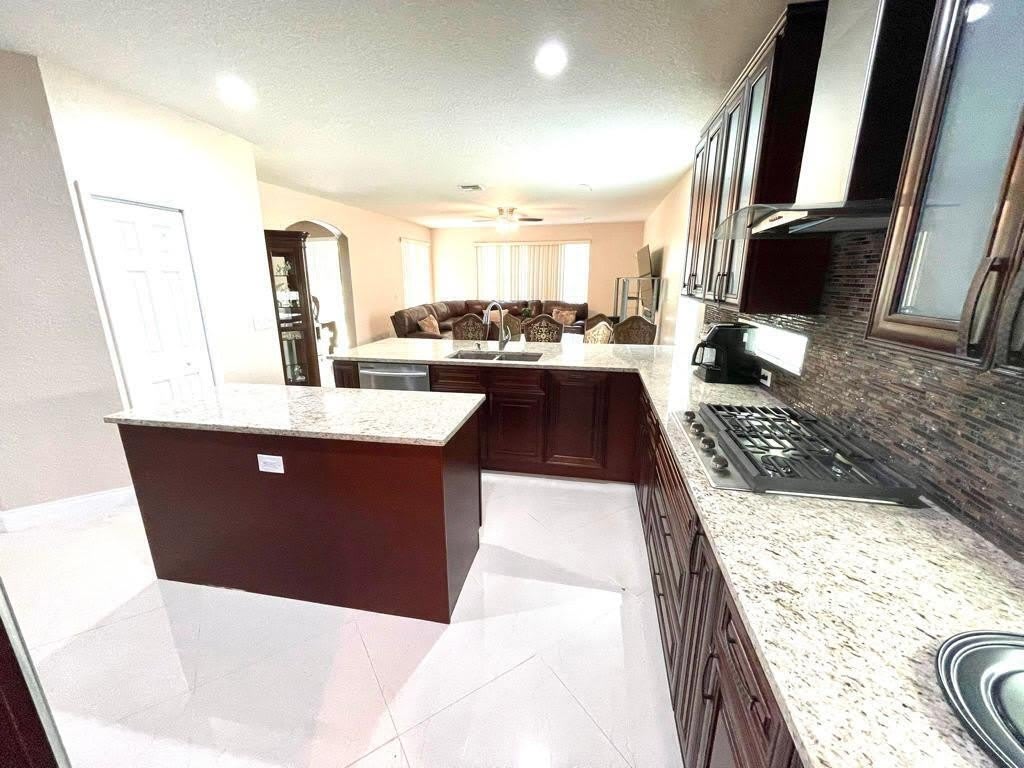 10454 Galleria Street – photo 5