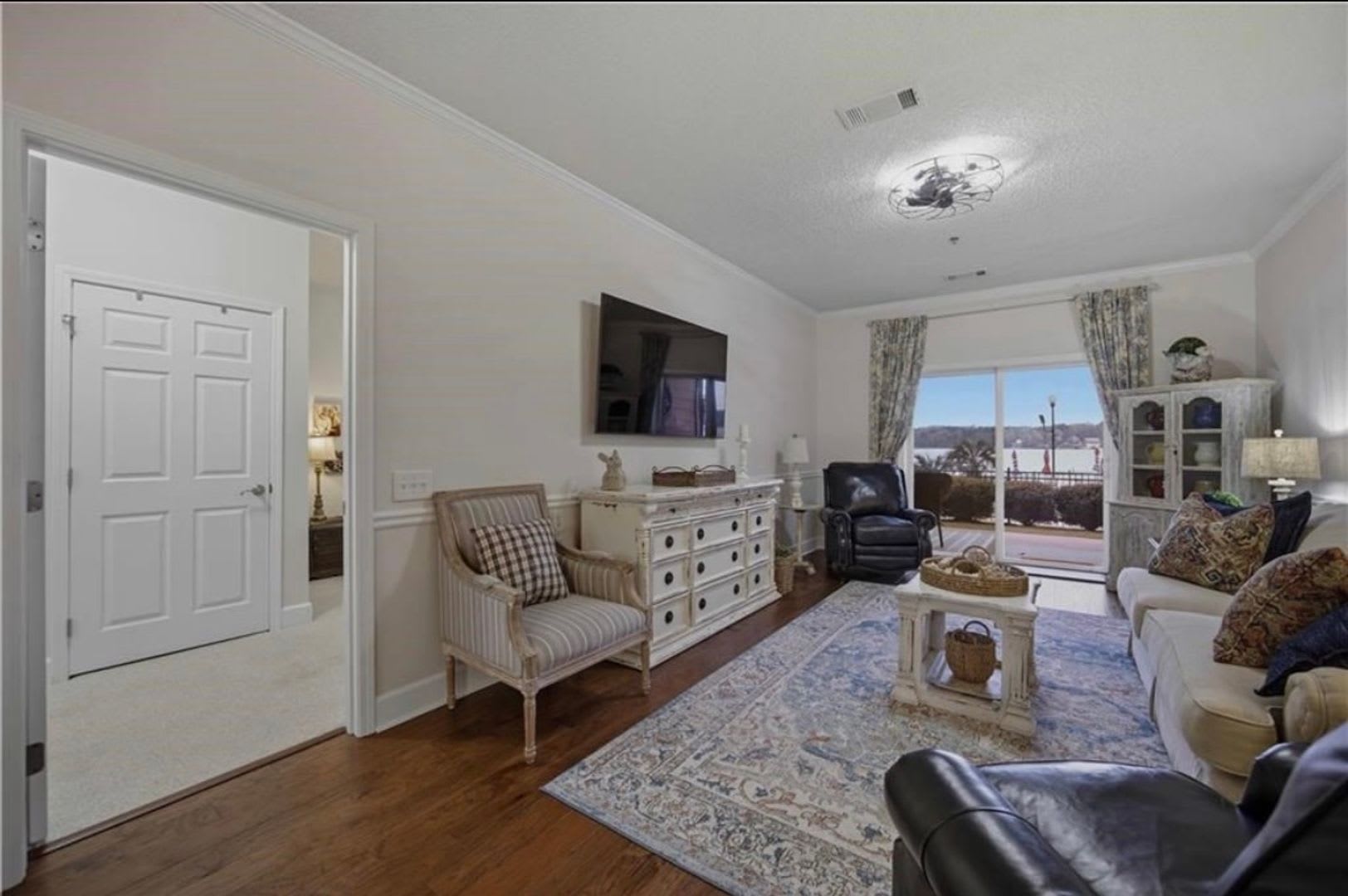 ***Beautiful 2 Bedroom / 2 Bathroom Condo on Lake Harding*** – photo 5