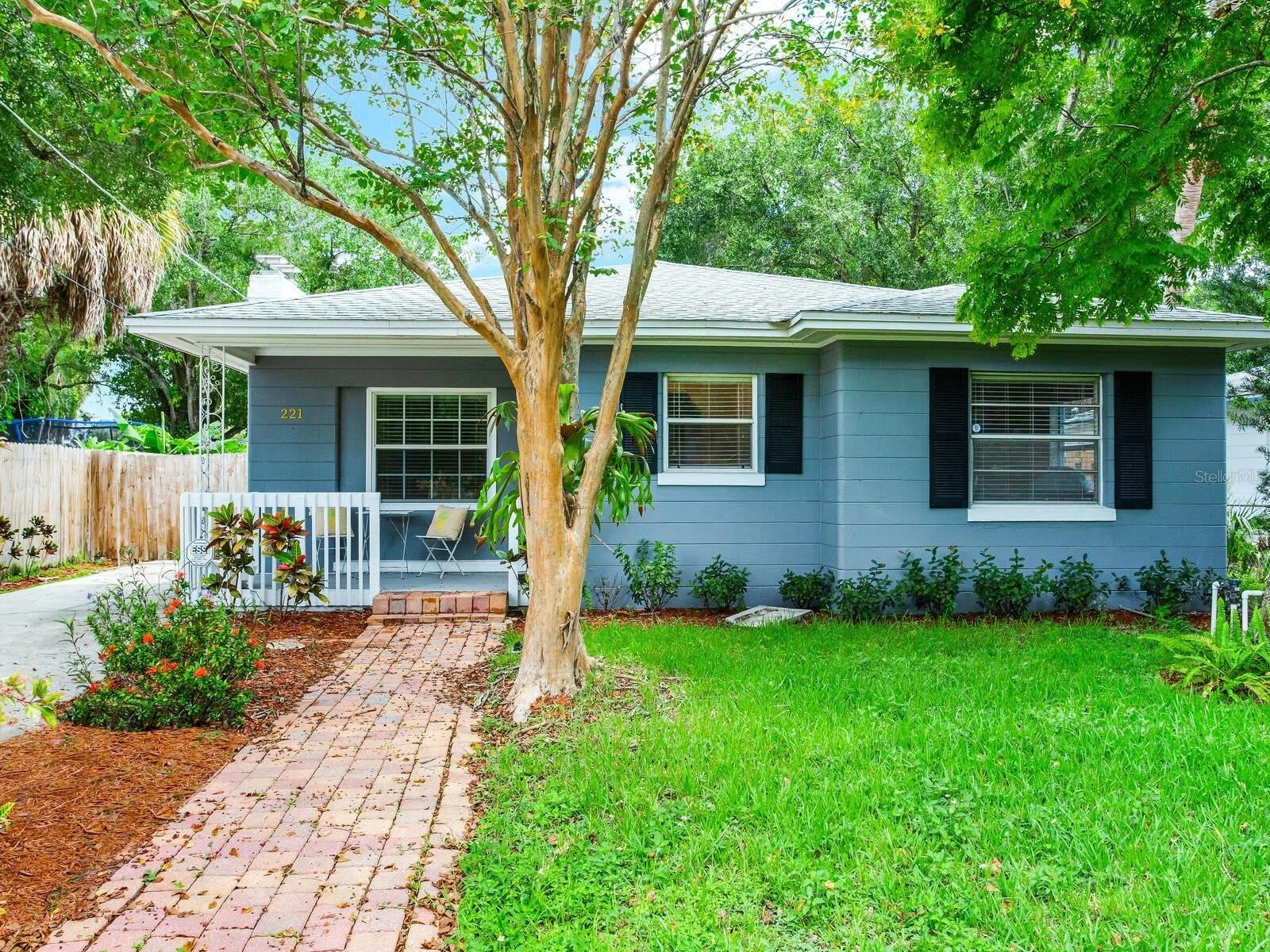 221 N CLEARVIEW Avenue – photo 1