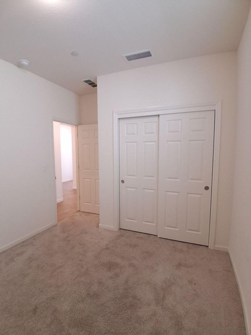 Special Half Of First Month S Rent Solar Included Spacious Single Story Fresno Home With Den 2 Car Garage – photo 5