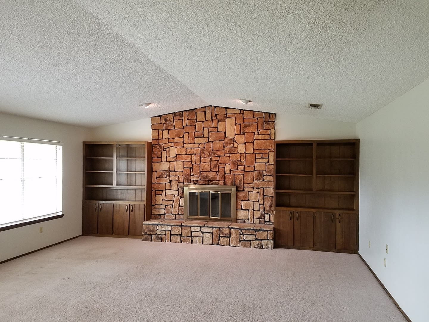 LARGE HOME IN COLONIAL PARK – photo 3