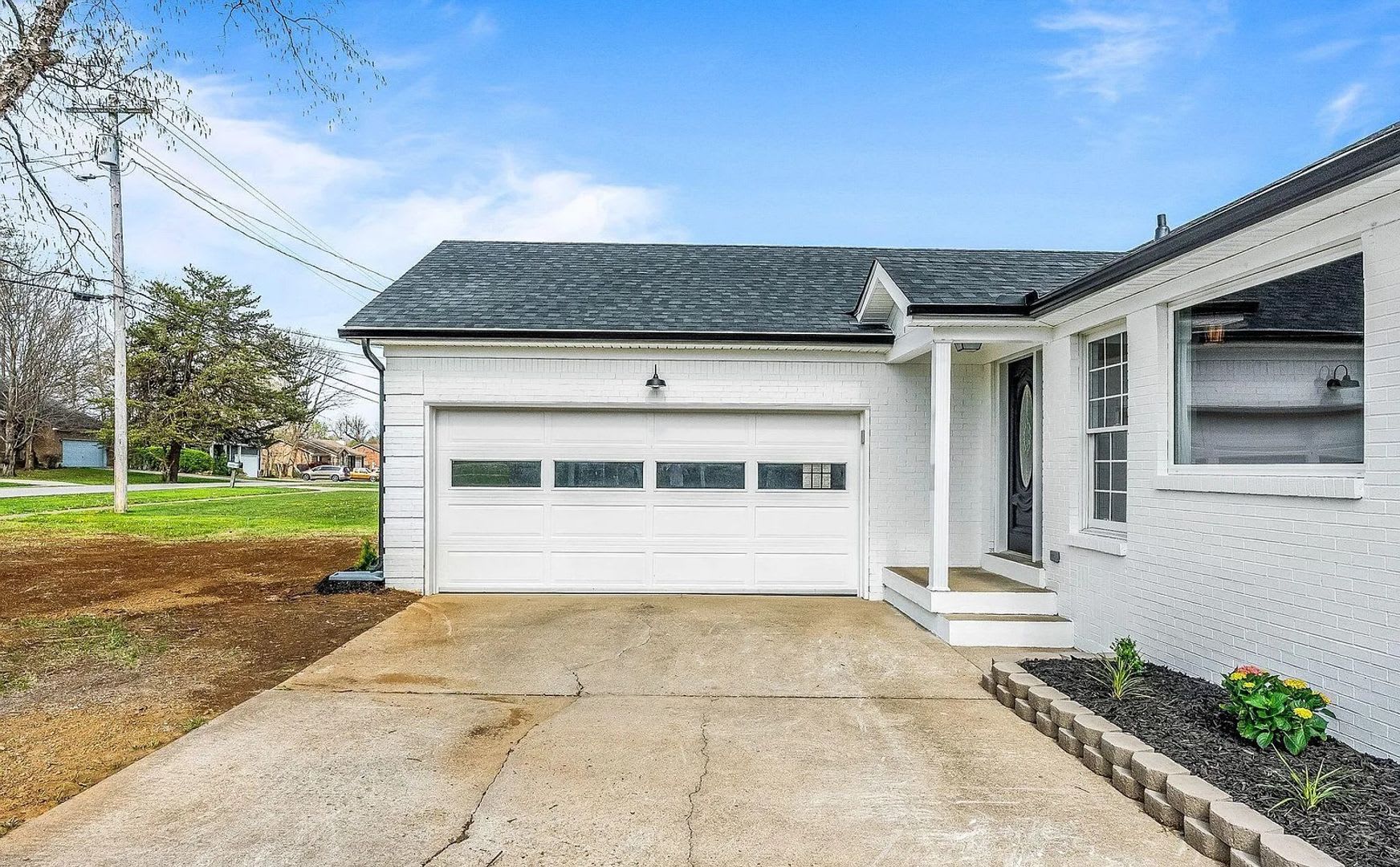 Fully Renovated 4 Bedroom – photo 3