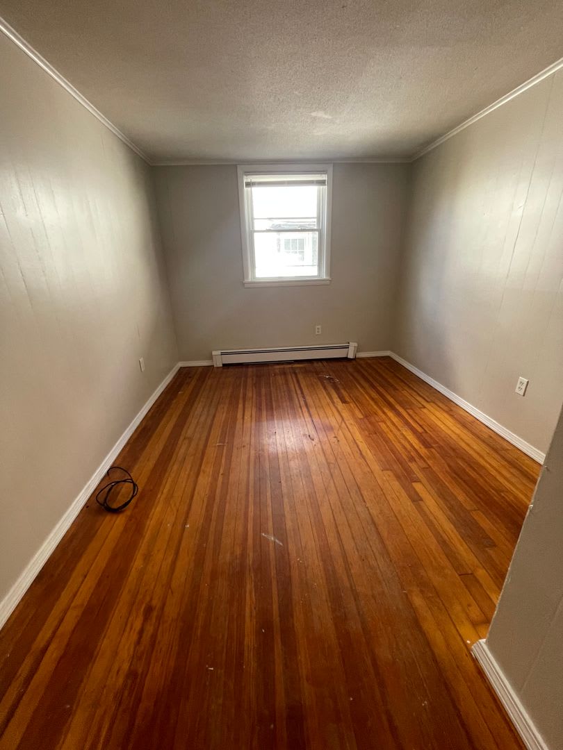 Freshly Updated First Floor 2 Bedroom Apartment 1 375 Month – photo 4