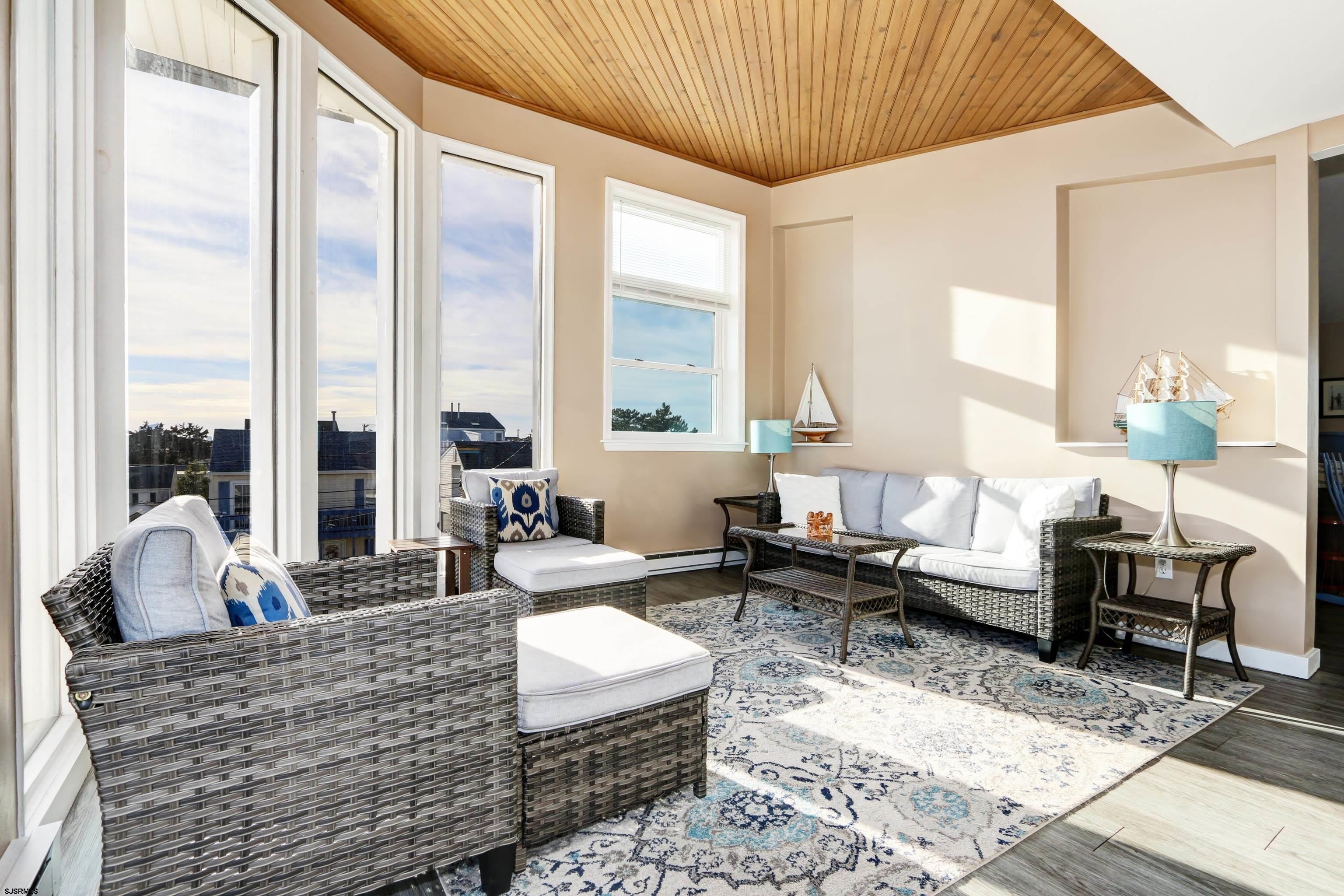 300 Beach Ave E – photo 3