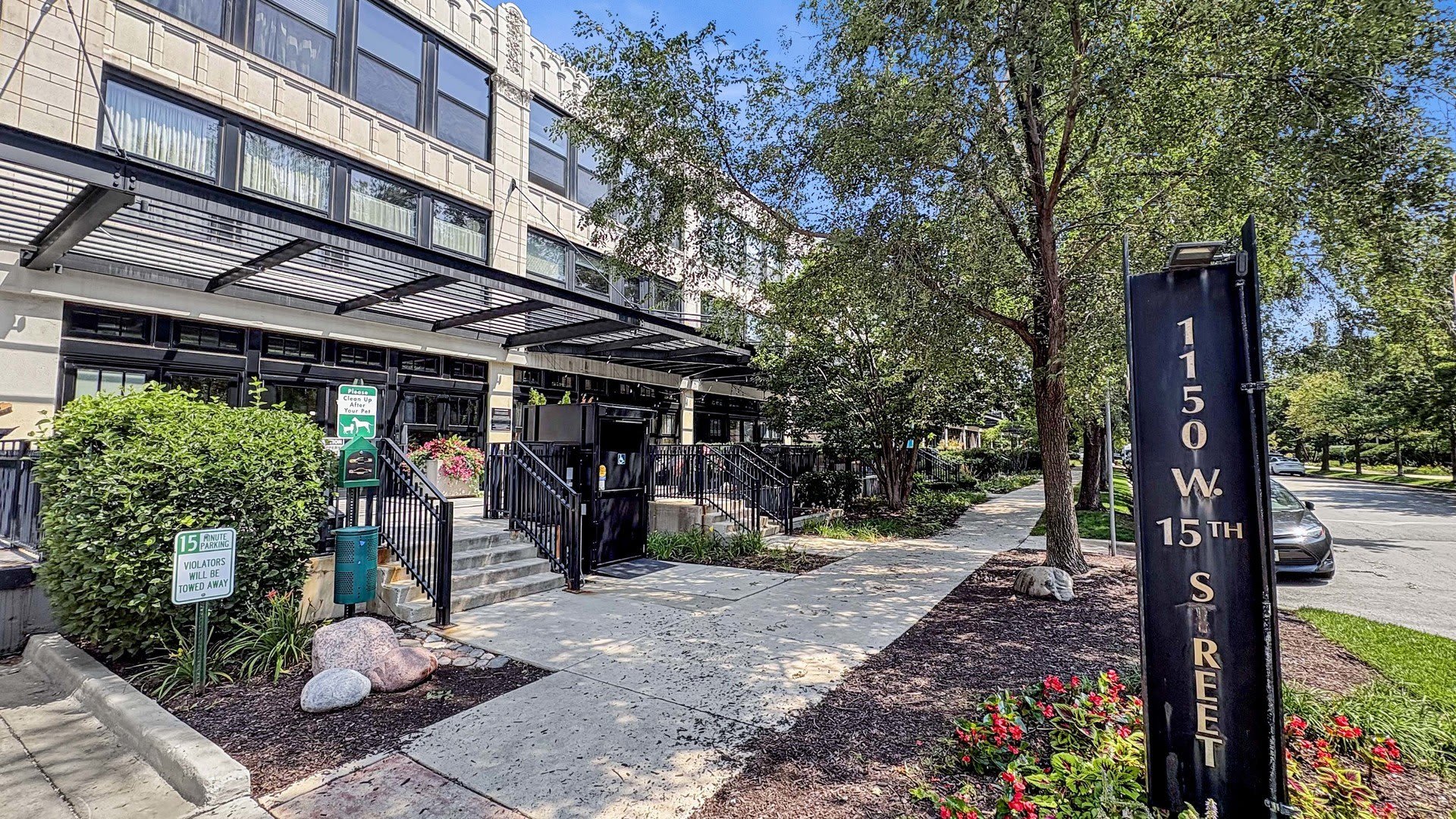 1150 W 15th Street – photo 1