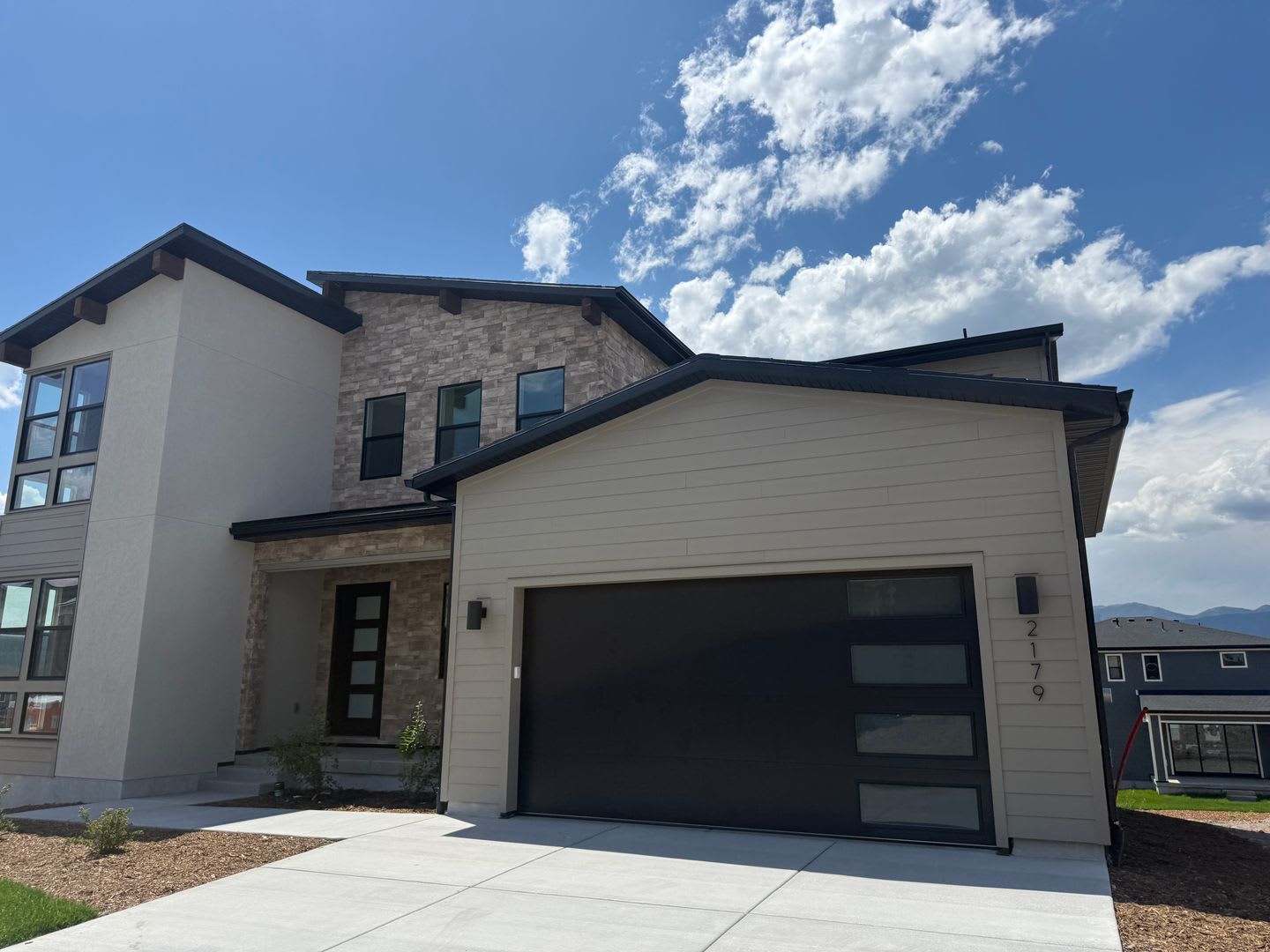 Brand-New Luxury Rental – photo 1