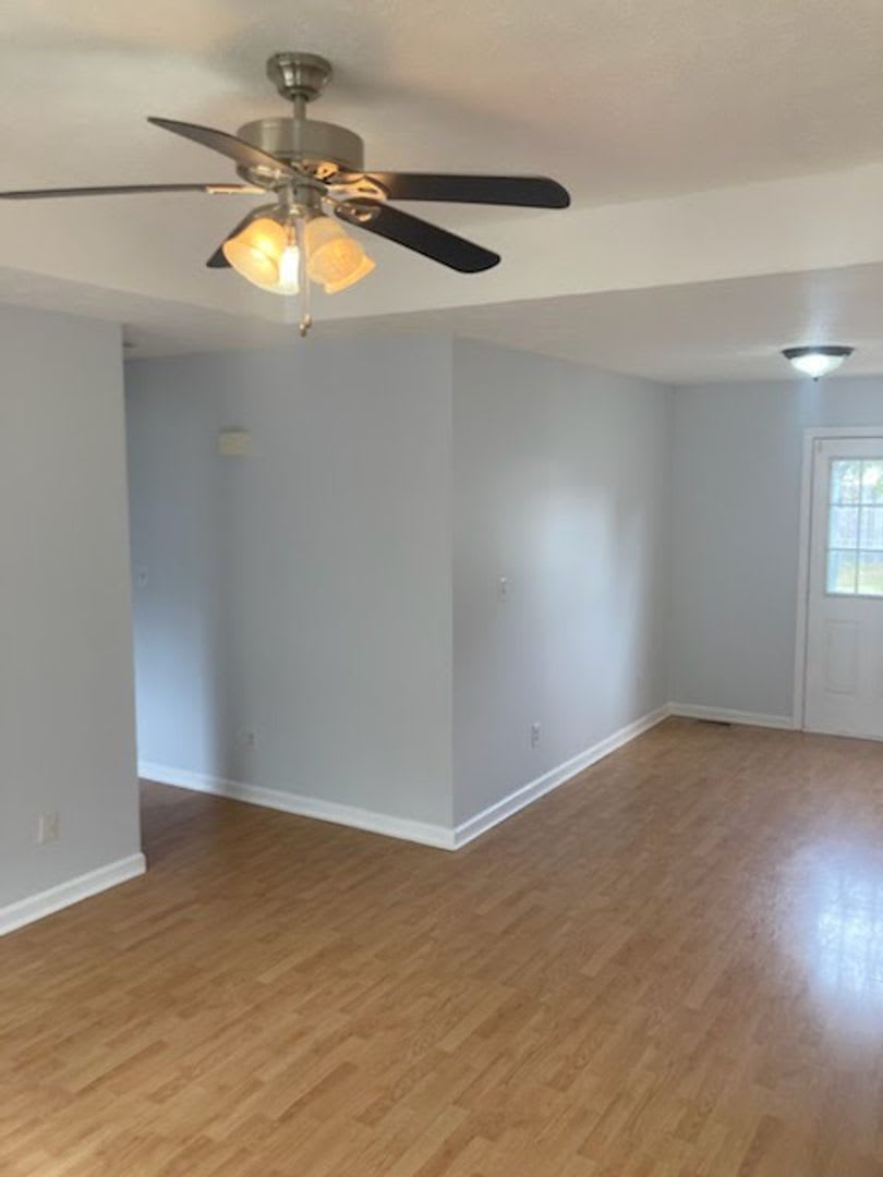 219 Tobacco Road – photo 3