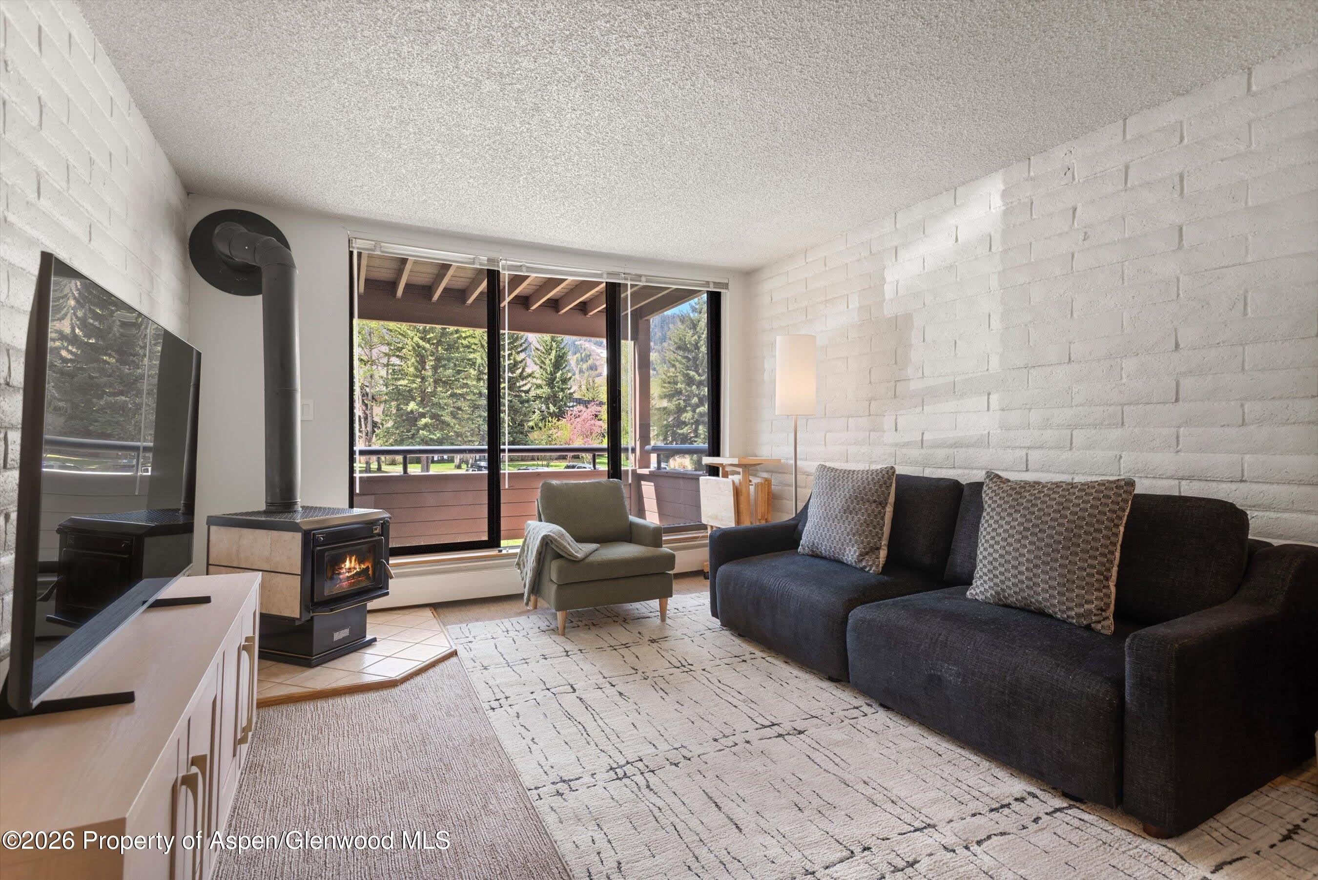 425 Vine Street – photo 3