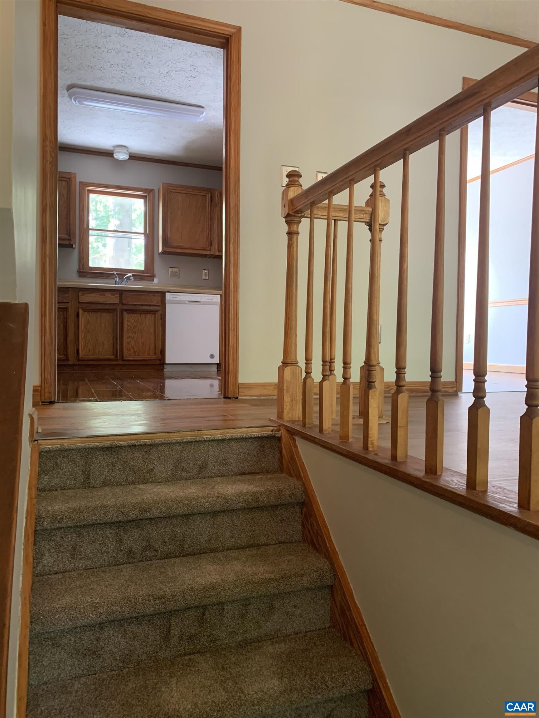 103 CLOVERHILL CT – photo 2