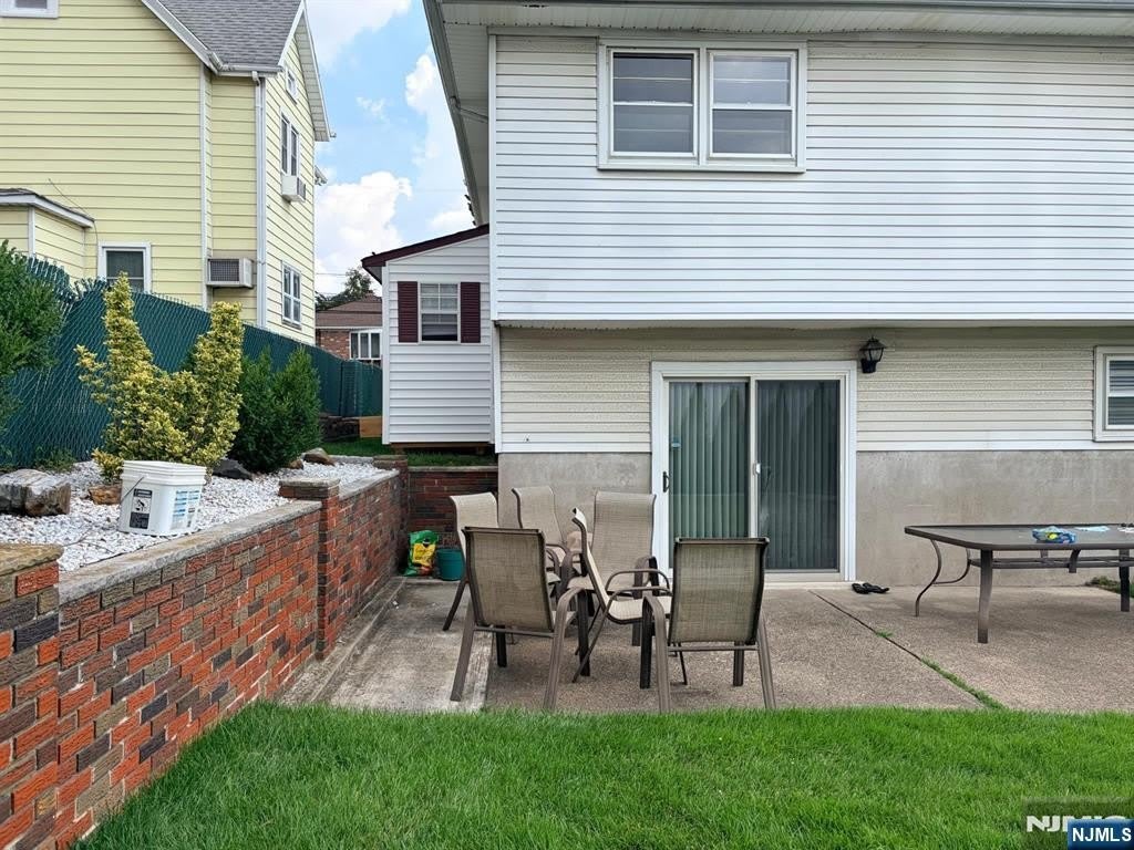 566 Anderson Avenue – photo 4