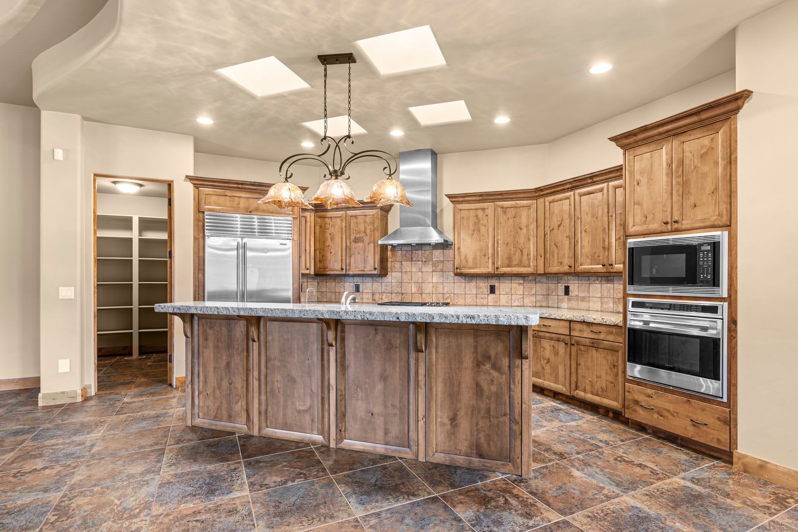 Beautiful Home in an Exclusive Gated Community – photo 5