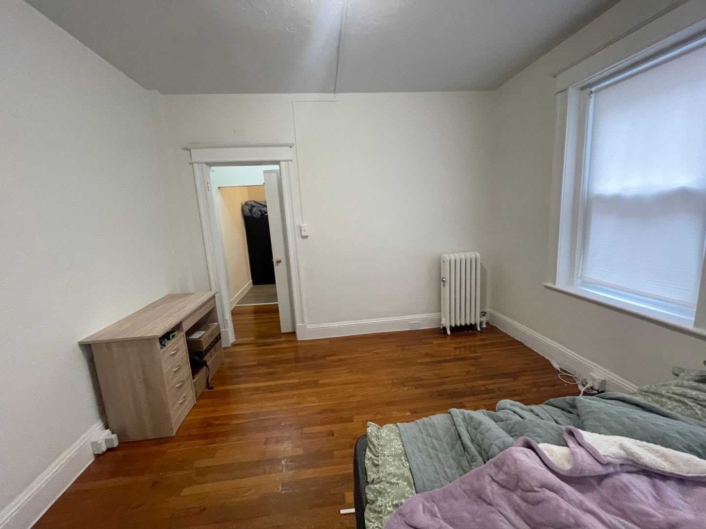 HUGE No FEE Renovated May 1 Studio NO FEE Heat HW inc Students ok Seconds to Green line – photo 4