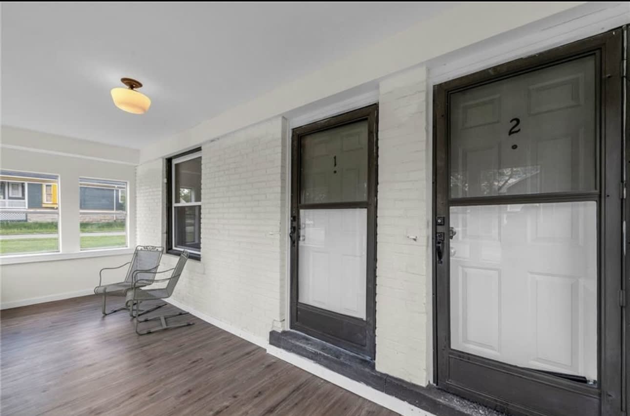 2942 Wayne Ave – photo 1