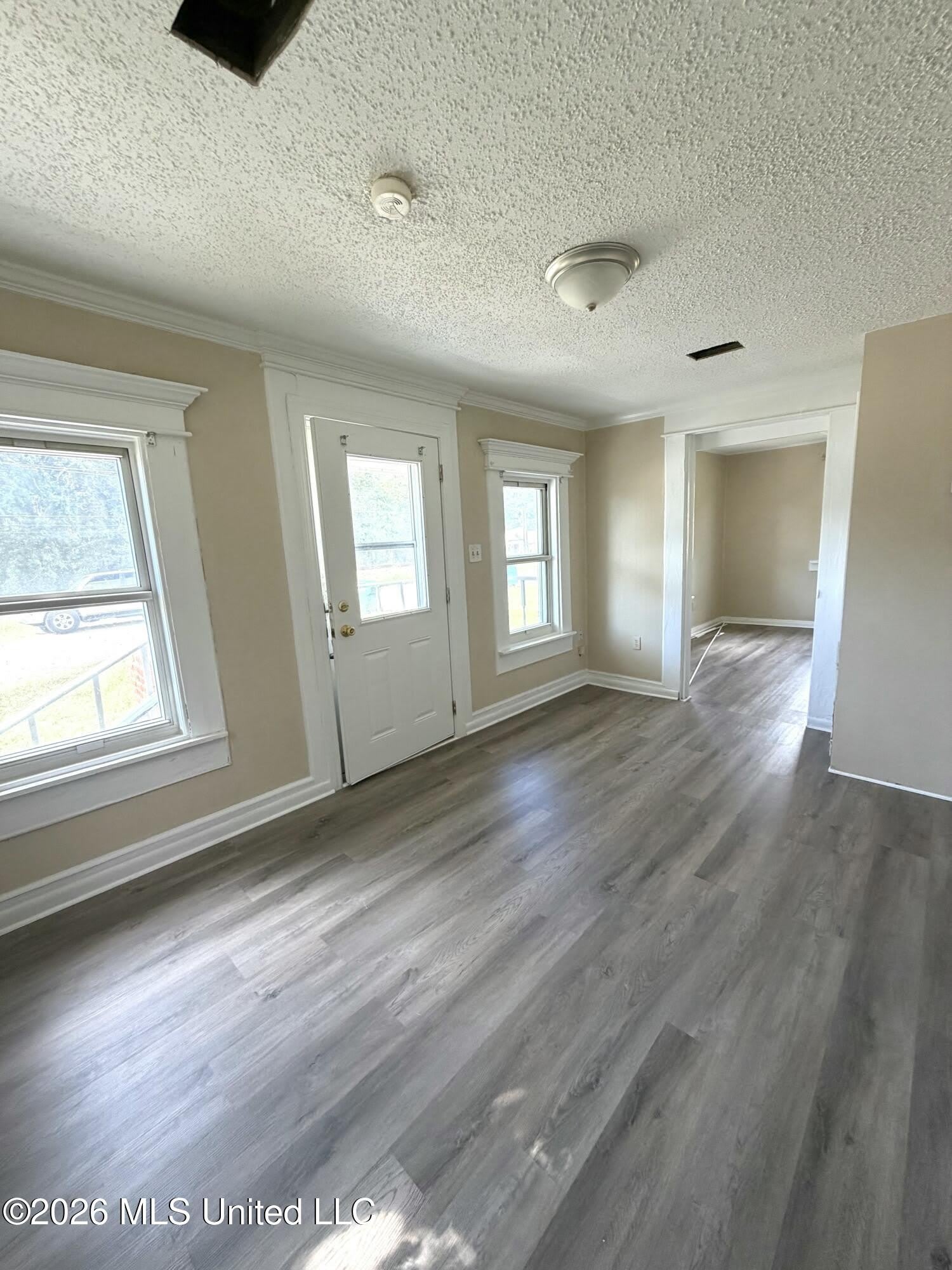 10 E Railroad Street – photo 2