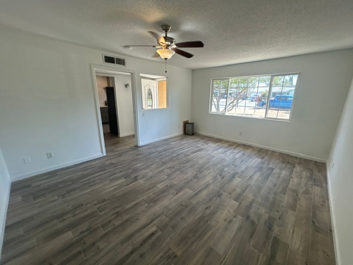 Updated 3 Bedroom 2 Bathroom Home in Visalia! – photo 3