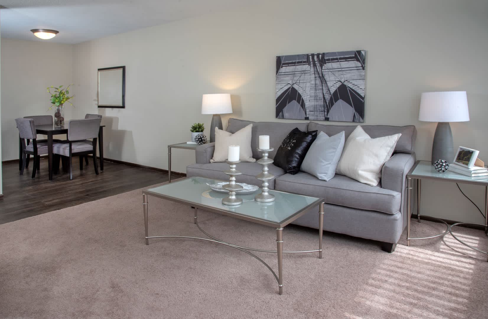 600 10th Ave Apartments – photo 4