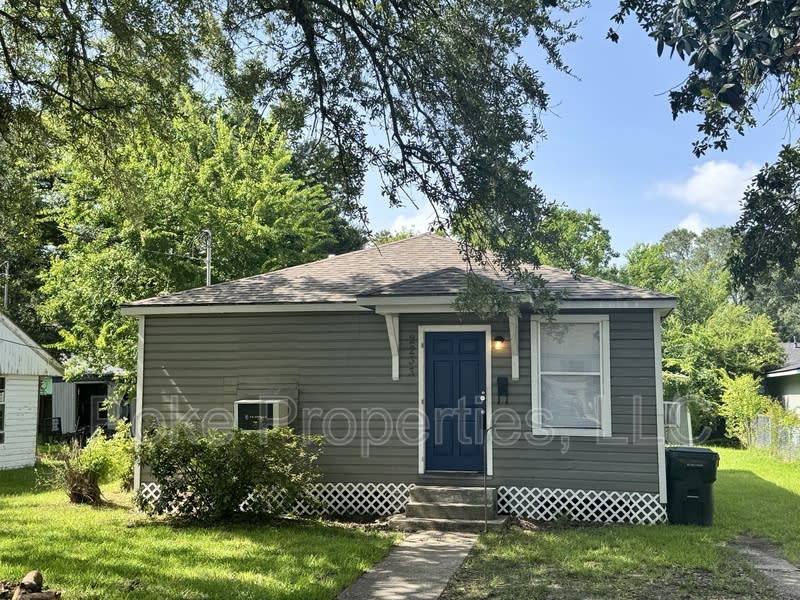 2233 Lilly St – photo 1