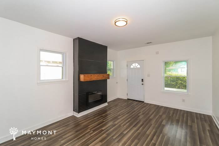 1592 Southern Avenue – photo 3