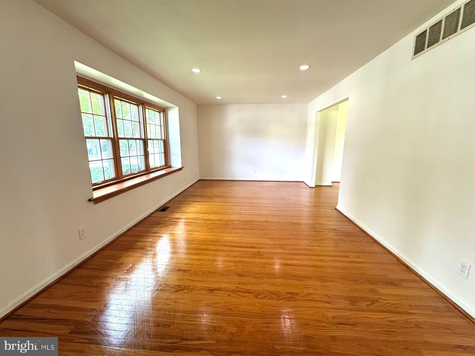1104 Hudson Avenue – photo 2