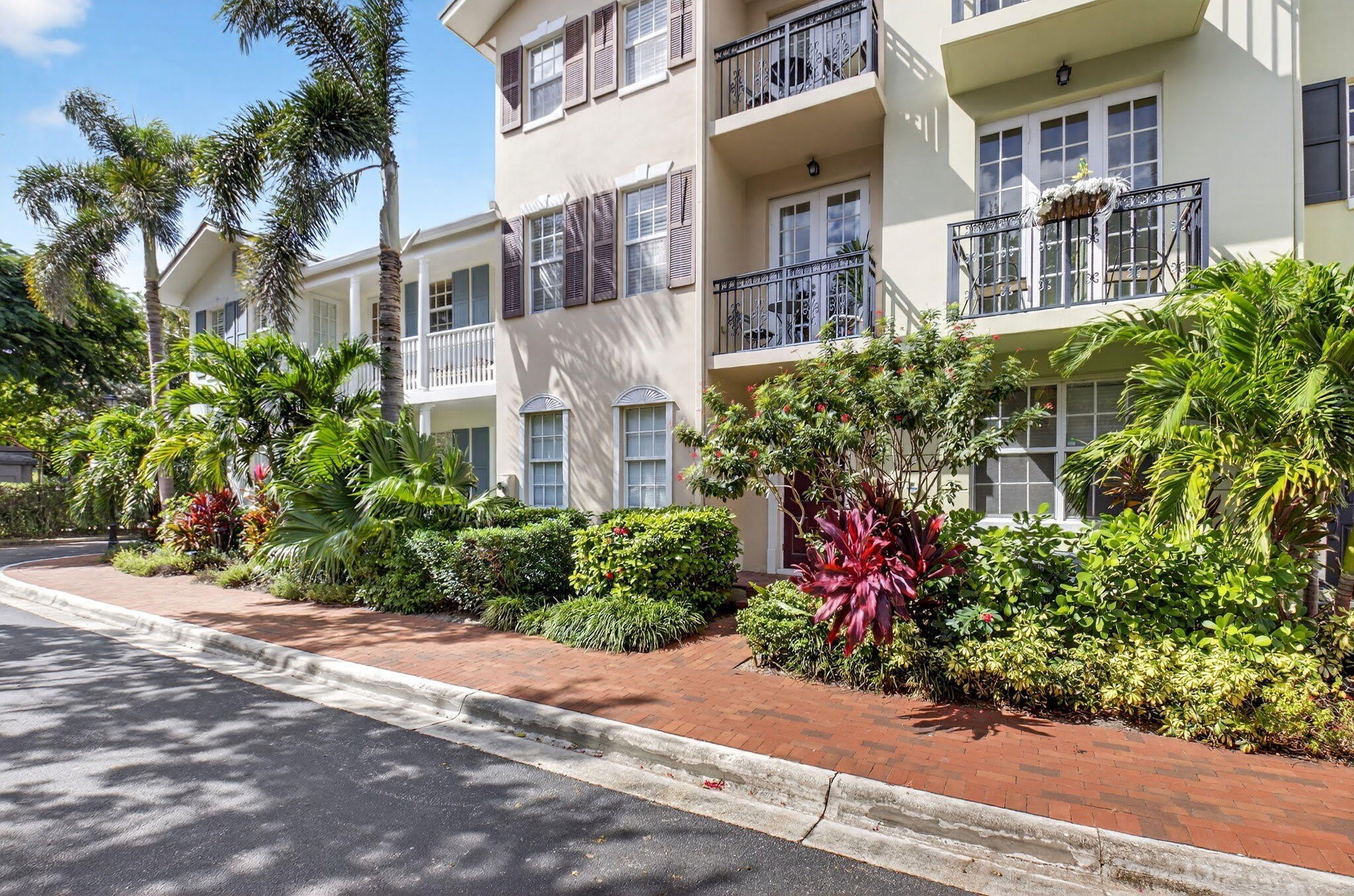 1054 E Heritage Club Circle – photo 4