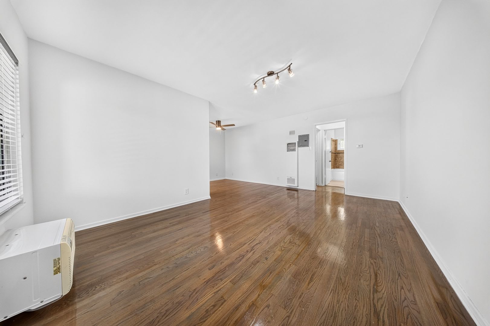 1412 W. 17th St – photo 3