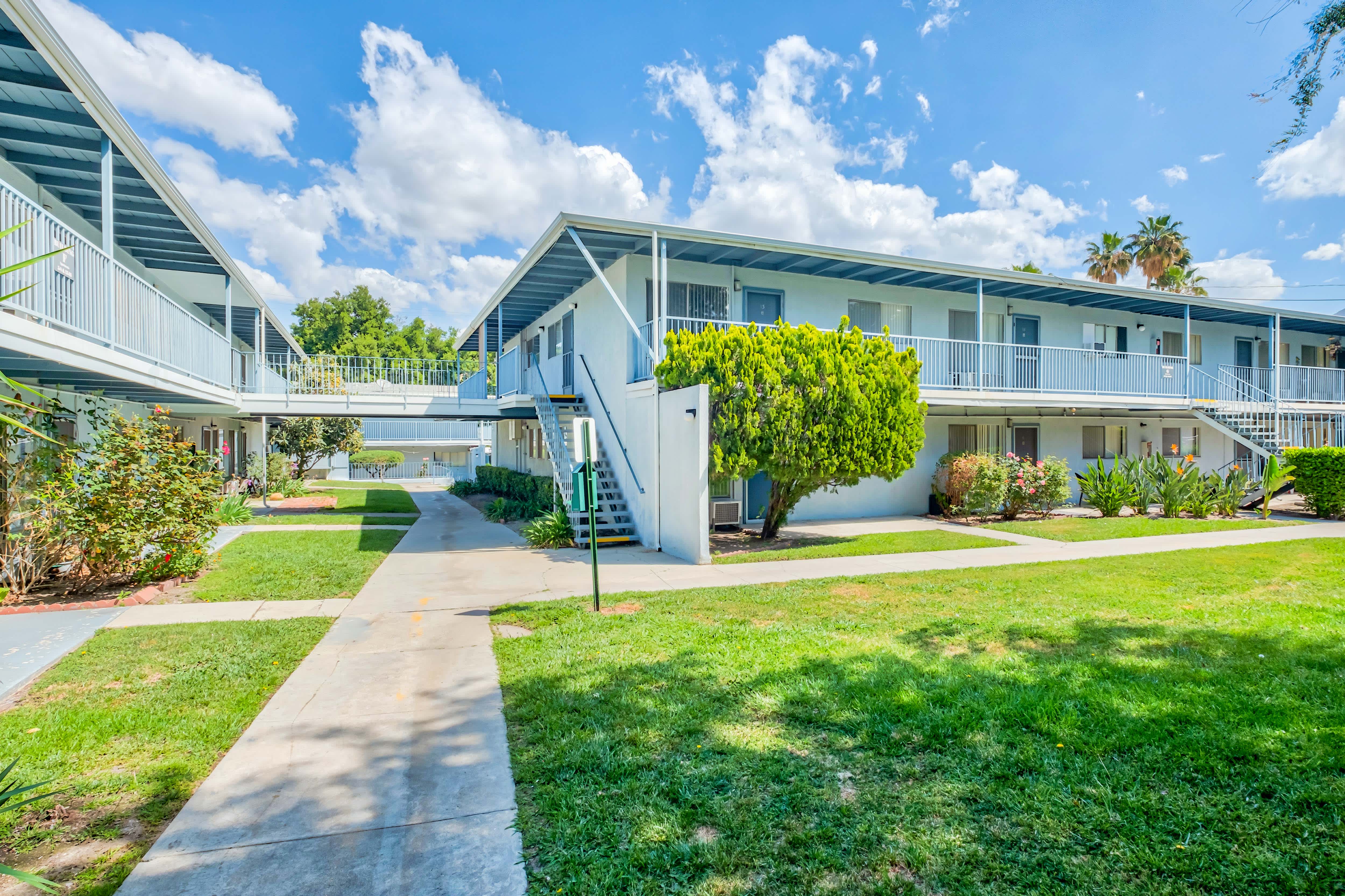 Sunland Park Apartments – photo 2