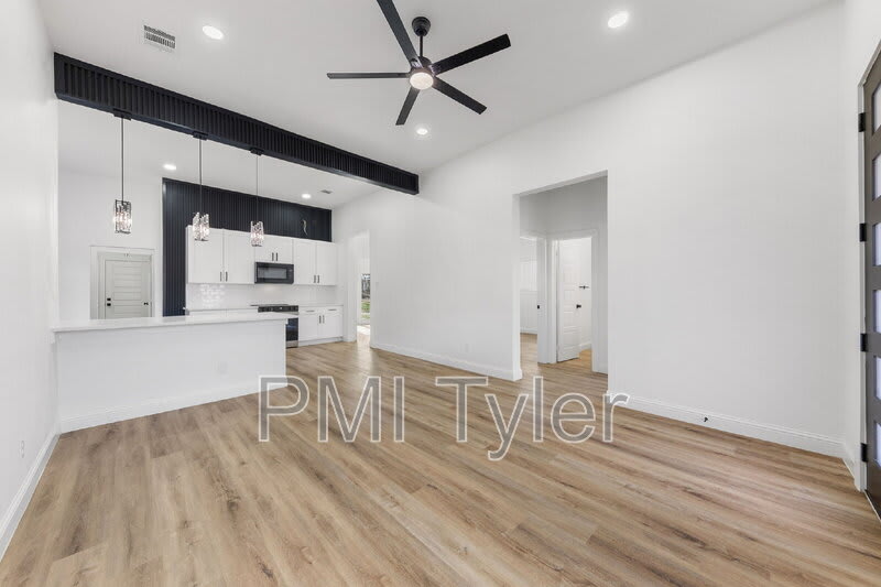 1247 Bonham Street – photo 3