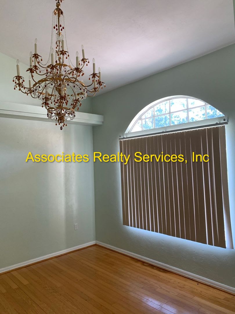 Extra Large 4/3 in Broadmoor!!! SUBLEASE through July 2027. – photo 5