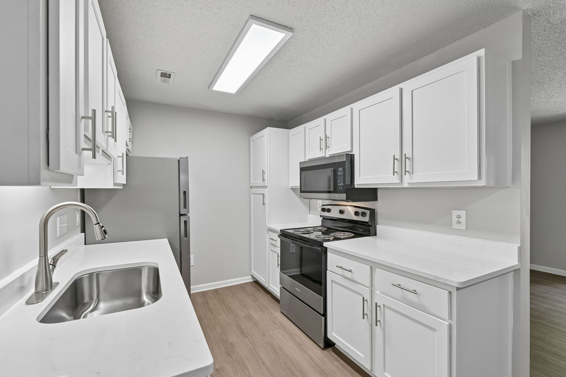 Sharon Oaks Apartments – photo 2