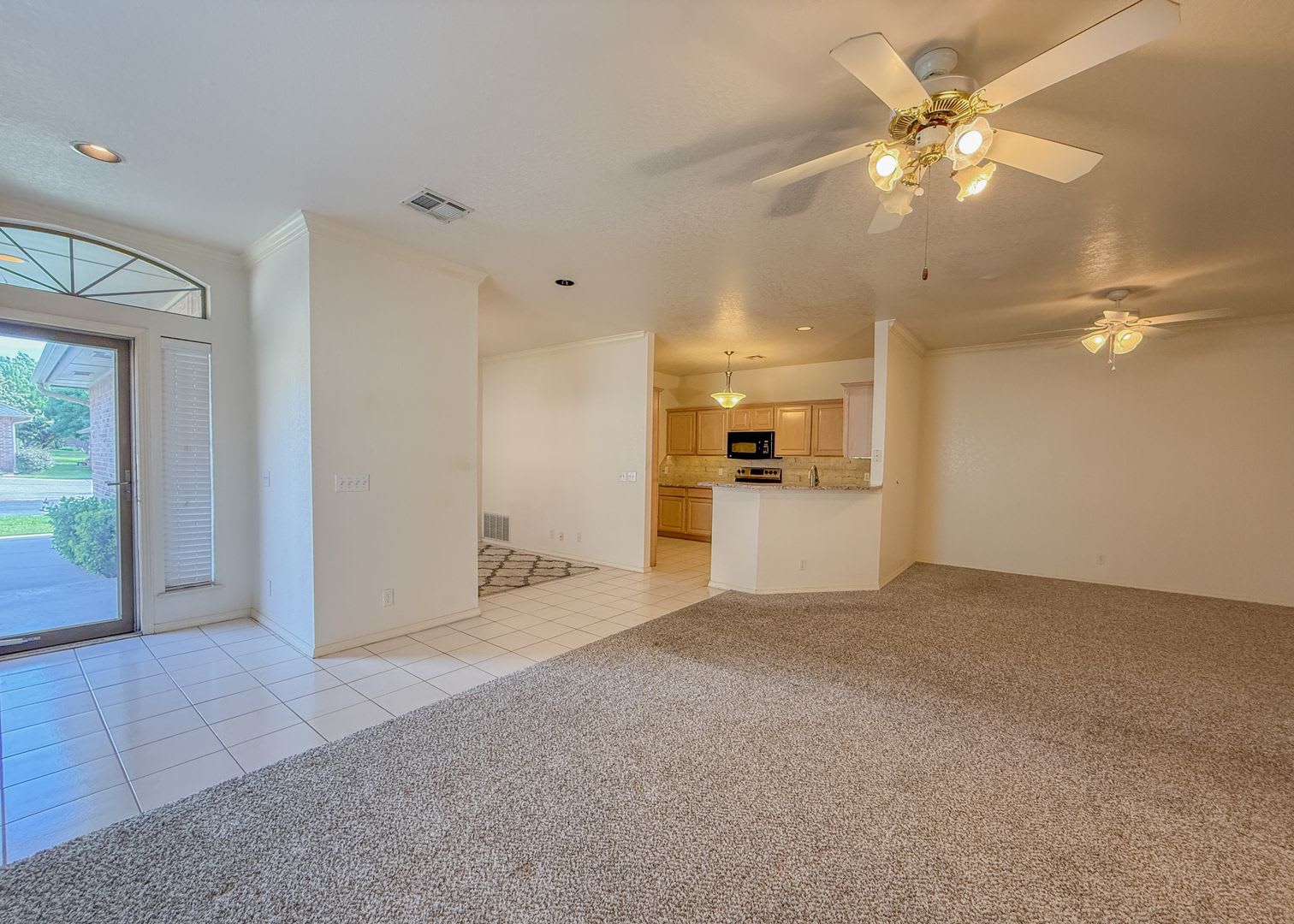 Lawncare Included! Gated Garden Home in Vintage Gardens! – photo 2