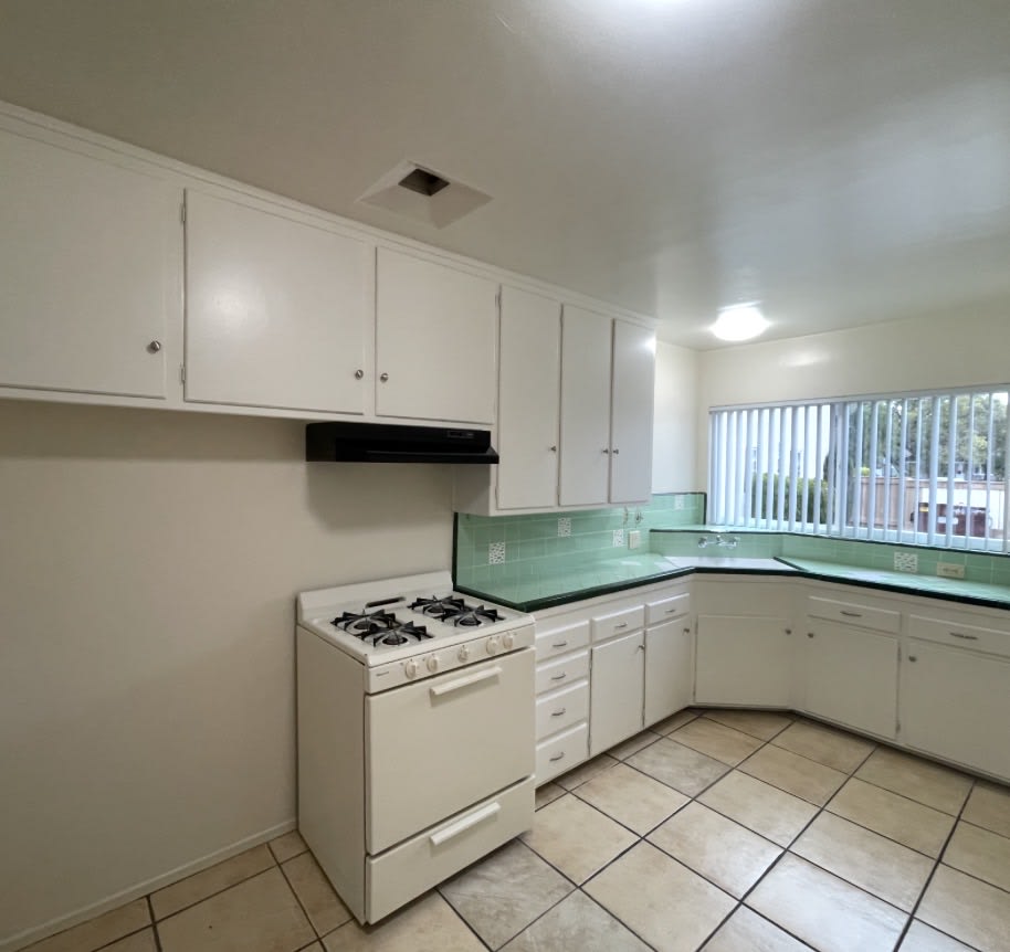 406 E Palmer Ave – photo 3