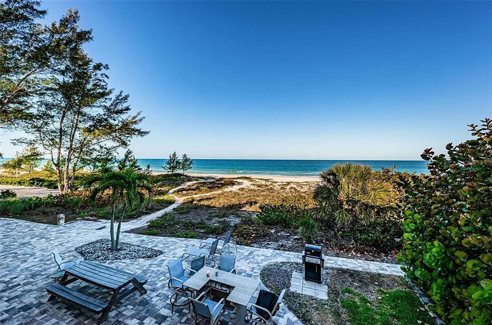 Beachfront Paradise in Indian Shores – Stunning Gulf & Intracoastal Views! 3bed – photo 2