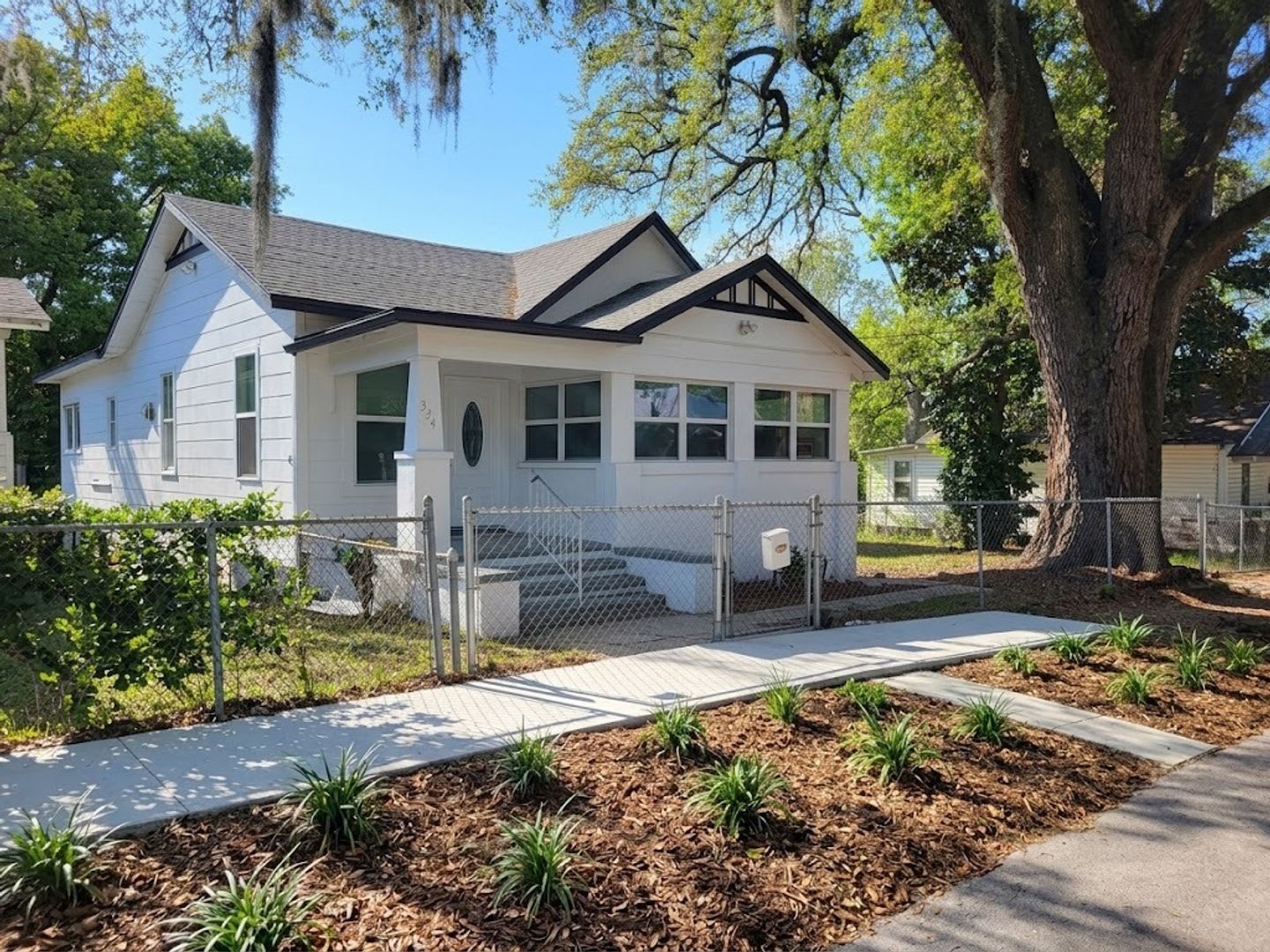 Fully Renovated 3/1 first floor single family home available for Immediate rent! – photo 1
