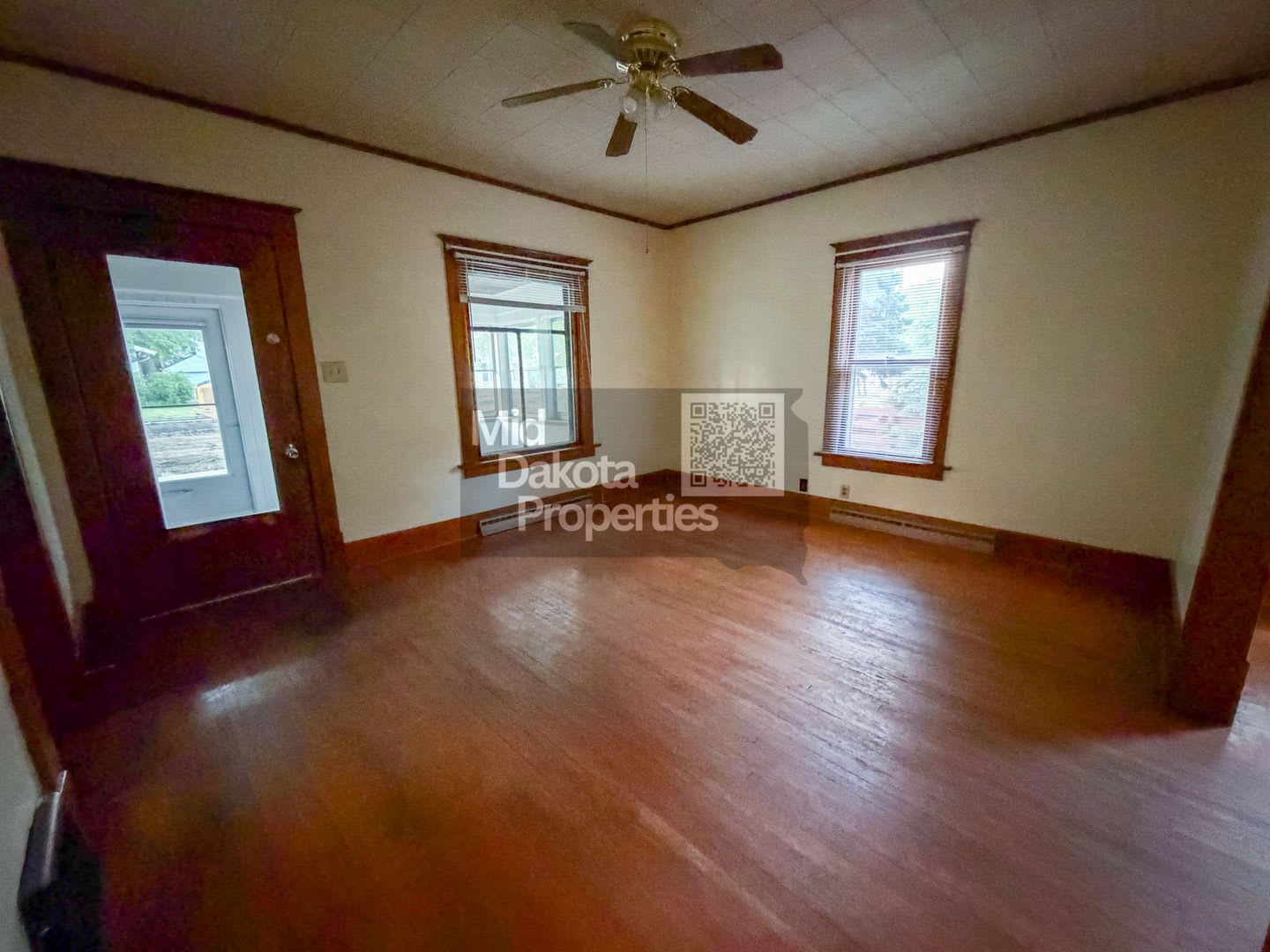 933 E 5th-3 Bedroom House – photo 4