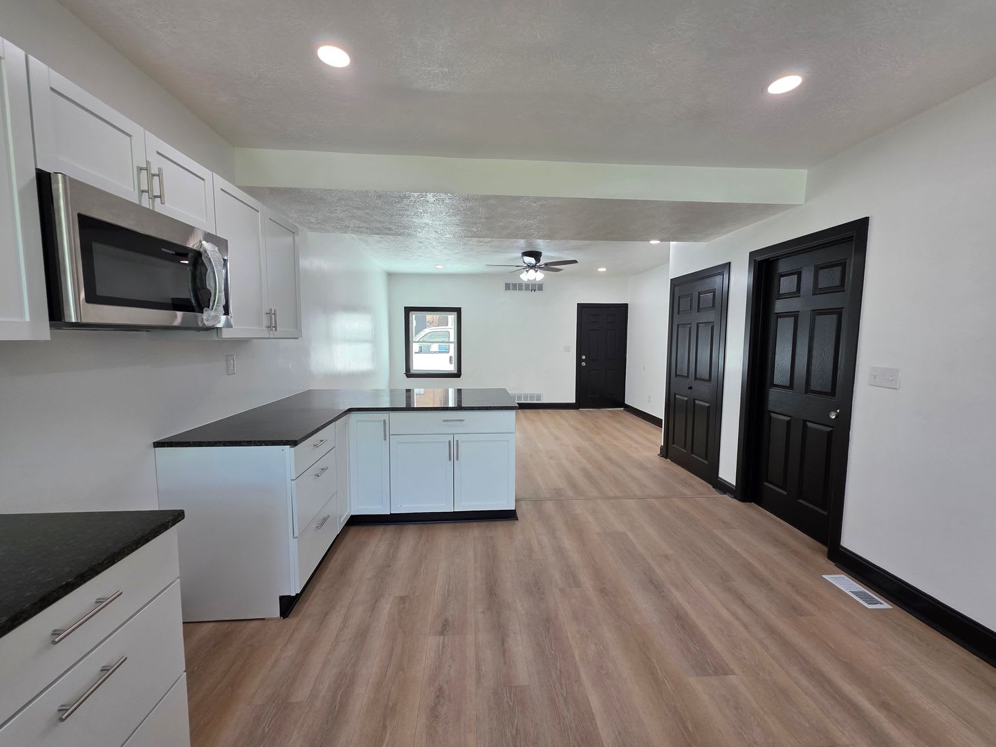 Fully Remodeled 3 Bedroom 1 Bathroom House For Rent In The South Side – photo 4