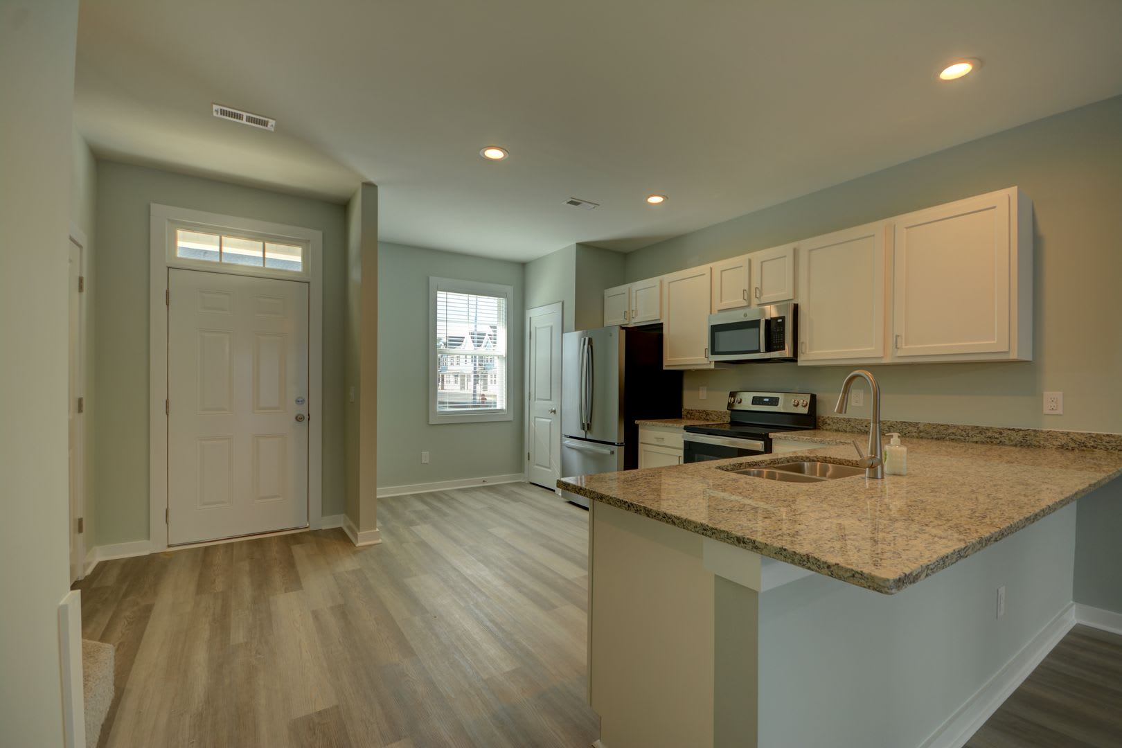 Move In By 8 31 26 August Rent Waived Beachside Village Townhomes 3 Bedroom 3 5 Bath 3 Story Town Home – photo 2