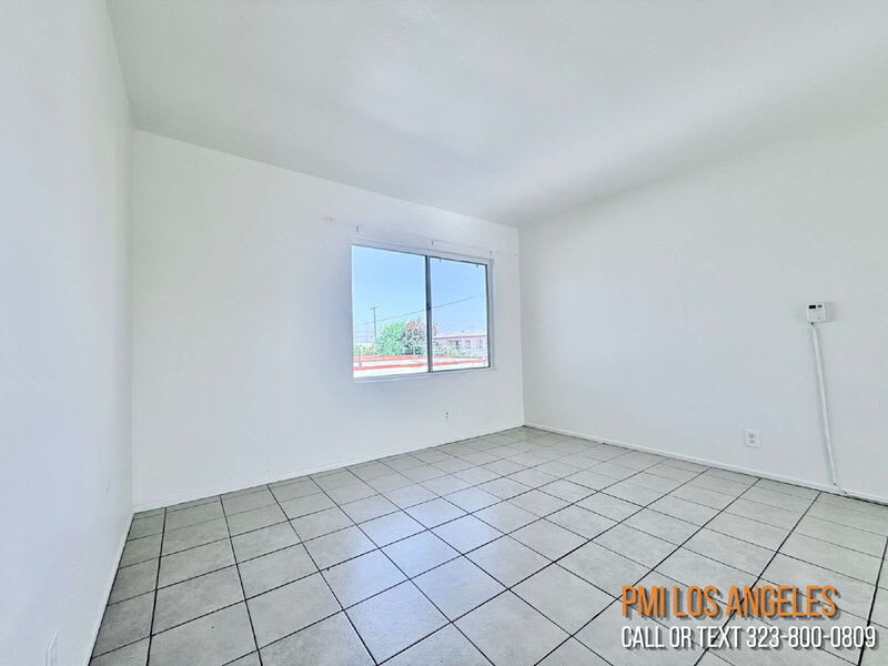 943 West 68th Street – photo 2